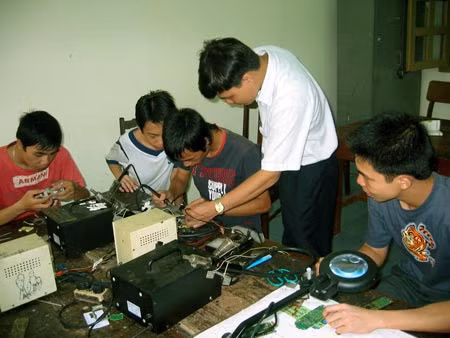 Nhiều thanh niên đang chọn con đường học nghề thay vì chỉ chăm chăm thi vào trường Đại học.