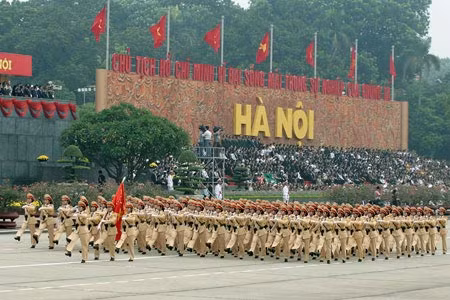 Khối An ninh và khối nữ Cảnh sát giao thông.