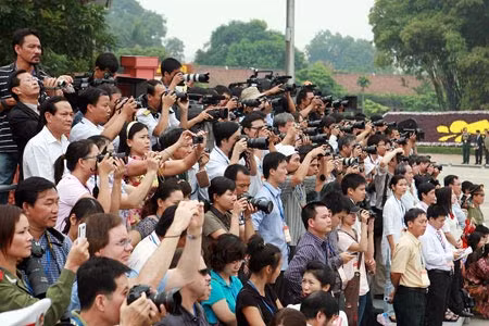 Phóng viên tác nghiệp .