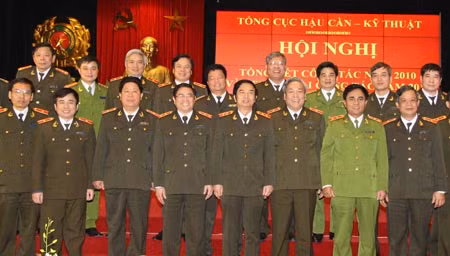 Thứ trưởng Đặng Văn Hiếu, Thứ trưởng Phạm Minh Chính cùng các đại biểu dự hội nghị tại Tổng cục HCKT.