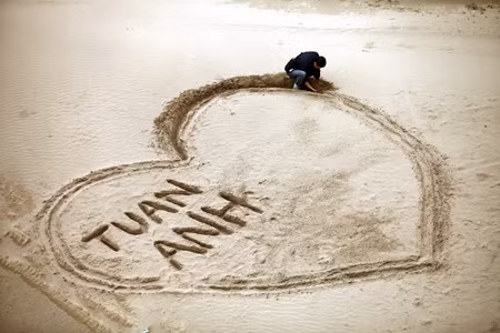 Màn tỏ tình "Dã tràng xe cát" dưới chân cầu Long Biên ảnh 3