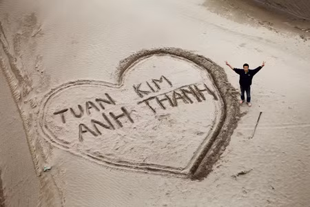 Màn tỏ tình "Dã tràng xe cát" dưới chân cầu Long Biên ảnh 6