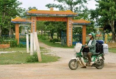 Họa sĩ Đặng Ái Việt lại rong ruổi trên các nẻo đường miền Trung - Tây Nguyên để tìm và vẽ về các Mẹ VNAH, như một lời tri ân, như một sự tưởng nhớ quá khứ....