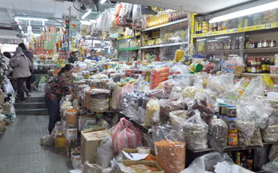Tất cả mặt hàng thực phẩm phục vụ Tết tại các chợ ở Đà Nẵng sẽ được tiến hành test nhanh để kiểm tra phát hiện hóa chất độc hại, chất phụ gia ngoài danh mục cho phép của Bộ Y tế.