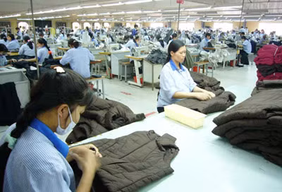 Doanh nghiệp ngành Dệt may đang gặp khó khi lãi suất tăng cao. Ảnh: Minh Đạo.