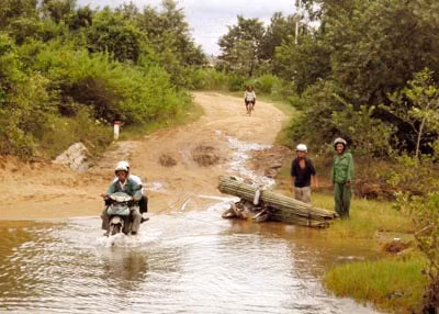 ... và đoạn suối Sara "tử thần" sau khi nước rút.