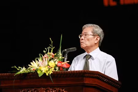 GS.TS.NSND Đình Quang, Chủ tịch Hội đồng giám khảo phát biểu tại Lễ bế mạc.