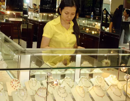 Giá vàng tăng trên dưới 200.000 đồng. Ảnh: VNE.