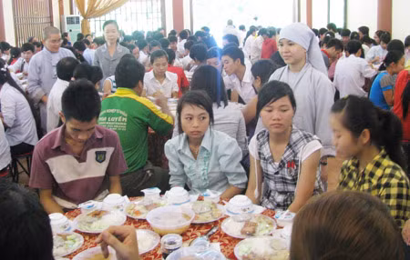 Cơm chay phục vụ thí sinh dự thi đại học ở Huế.