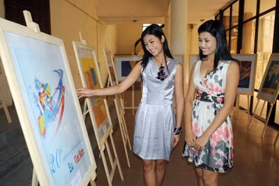 Những mẫu poster đoạt giải thu hút sự chú ý của người xem.