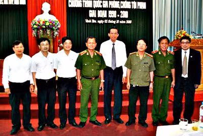 Thứ trưởng Lê Thế Tiệm và các đại biểu dự hội nghị.