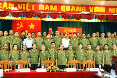 Thứ trưởng Trần Đại Quang và Thứ trưởng Bùi Văn Nam cùng đại biểu tham dự Hội nghị.