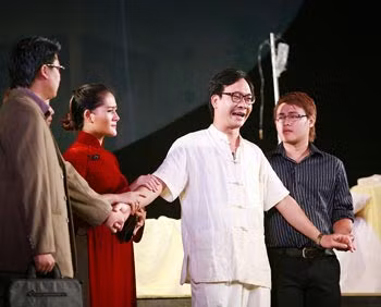Một cảnh trong vở "Những trái tim thầm lặng", tác giả: Phan Gia Liên, đạo diễn: NSND Lê Hùng.