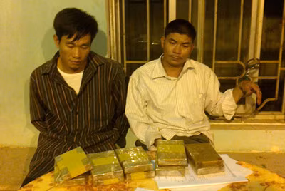 Đối tượng và tang vật vụ án.