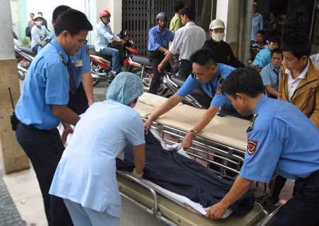 Đưa thi thể nạn nhân Lê Hữu Tiến về quê mai táng.