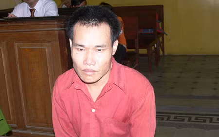 Bị cáo trong giờ tòa nghị án.