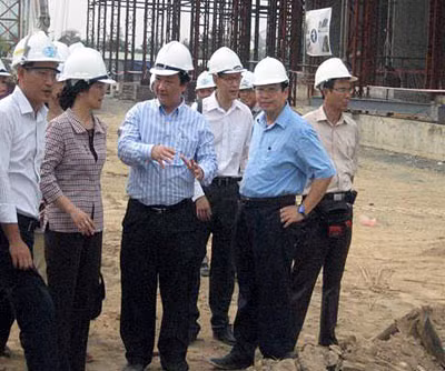 Đoàn giám sát của HĐND TP Hà Nội kiểm tra tiến độ thi công ở Bảo tàng Hà Nội.