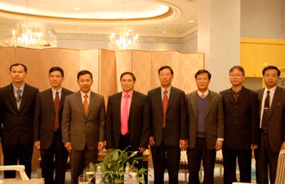 Thứ trưởng Phạm Minh Chính, Đại tướng Watcharapol Prasarnrajkit cùng các đại biểu tại buổi tiếp.