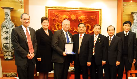 Đại tướng Lê Hồng Anh, ngài Michael Michalak cùng các đại biểu tại buổi tiếp. Ảnh: Việt Hưng.
