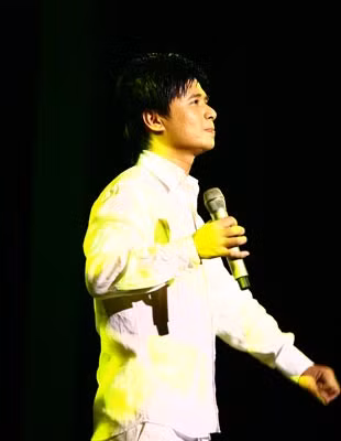 Ca sĩ Tấn Minh.