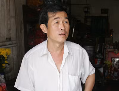 Ông Thạch cố bình tĩnh để kể lại sự việc.