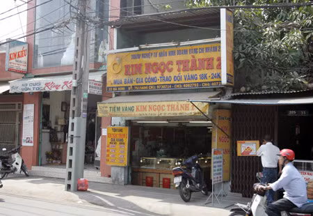Tiệm vàng Kim Ngọc Thành 2 – nơi xảy ra vụ cướp (ảnh chụp chiều 17/2).