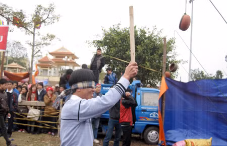 Bịt mắt, đập niêu đất.