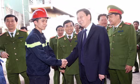 Chủ tịch UBND TP Hà Nội Nguyễn Thế Thảo thăm Phòng Cảnh sát PCCC quận Hoàn Kiếm.