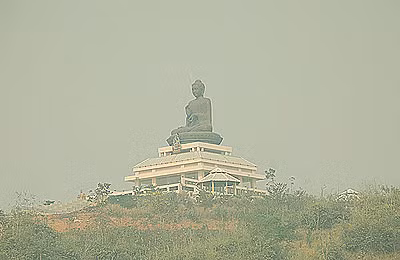 Tượng Phật ở làng Khun Sa.