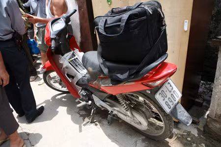 Chiếc xe bị hư hỏng nhẹ.