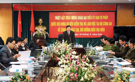 Đồng chí Dương Ngọc Ngưu, Phó Chủ nhiệm Ủy ban Tư pháp phát biểu tại buổi làm việc.