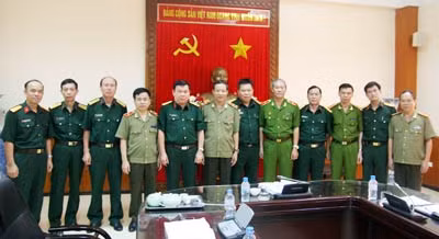 Thứ trưởng Lê Quý Vương cùng các đại biểu tại buổi làm việc. Ảnh V. Hưng.