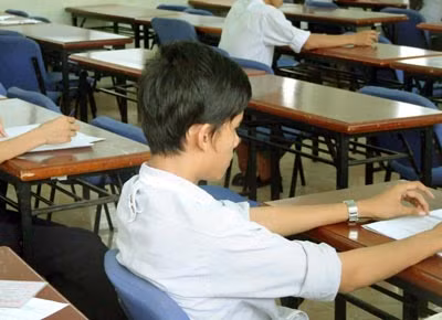 “Trong phòng thi chán thật!”.
