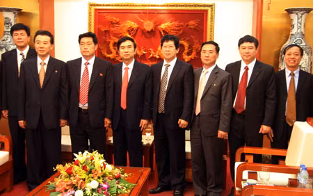 Trung tướng Đặng Văn Hiếu, Ủy viên TW Đảng, Thứ trưởng Thường trực Bộ Công an; Thiếu tướng Kang Choi Kyu cùng các đại biểu tại buổi tiếp.