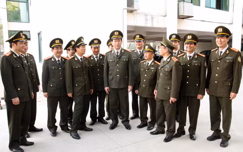 Bộ trưởng Trần Đại Quang kiểm tra công tác bảo đảm an ninh, trật tự tại Đồn Công an Cửa khẩu Nội Bài.