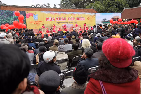 Với chủ đề “Đất nước, mùa xuân”, Ngày Thơ năm nay nhằm kỷ niệm 100 năm Ngày Bác Hồ ra đi tìm đường cứu nước (1911 – 2011) và 70 năm Ngày Bác về nước (1941 – 2011) lãnh đạo cách mạng, đưa đất nước đến độc lập, thống nhất và từng bước cường thịnh như hôm nay.