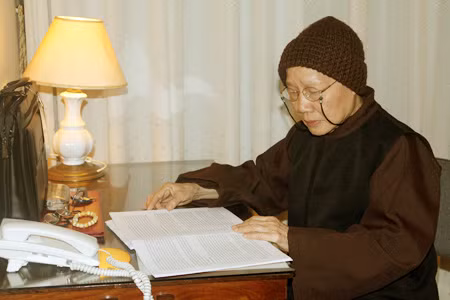 Ni sư Mandala trong những ngày ở Hà Nội dự Đại hội Thi đua yêu nước lần thứ VIII.