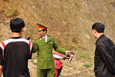 Trong một lần truy bắt tội phạm.