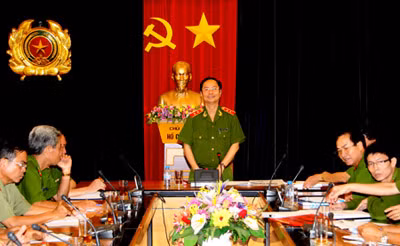 Trung tướng Phạm Quý Ngọ, Ủy viên TW Đảng, Thứ trưởng Bộ Công an phát biểu chỉ đạo tại hội nghị.