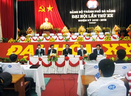 Bí thư Thành ủy Nguyễn Bá Thanh chủ trì buổi tiếp xúc với giới truyền thông sau phiên bế mạc Đại hội đảng bộ lần thứ XX.
