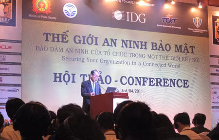 Đại biểu tham gia thảo luận tại “Hội thảo - triển lãm quốc gia An ninh bảo mật năm 2011”.