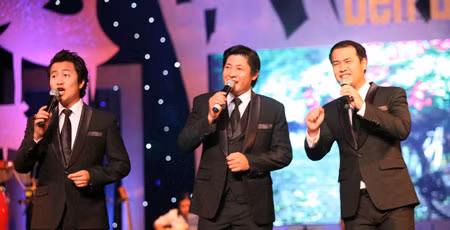 “Vỉa hè Hà Nội” - Bài hát mở đầu Chương trình chân dung âm nhạc số 17, do VTC TV thực hiện. Ảnh: Trang Dũng.