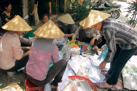 Cảnh trong phim “Đồng nát - Người làng ở phố”.