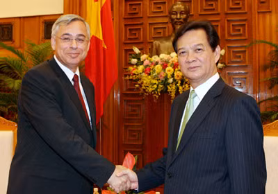 Thủ tướng Nguyễn Tấn Dũng và ngài Jean Hubert Lebet. Ảnh: TTXVN.