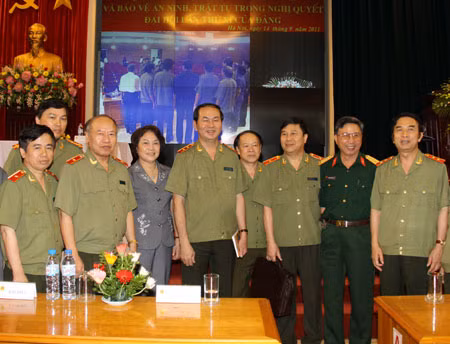 Đồng chí Trần Đại Quang, Ủy viên Bộ Chính trị, Bộ trưởng Bộ Công an cùng các đại biểu dự Hội thảo.