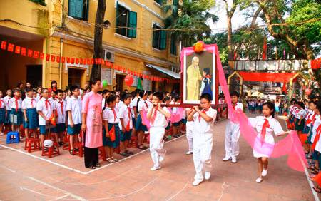Ngày khai giảng một trường ở Hà Nội. Ảnh: Duy Tường.