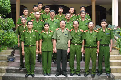 Trung tướng Lê Quý Vương, Ủy viên Trung ương Đảng, Thứ trưởngBộ Công an và các đại biểu tại buổi làm việc.