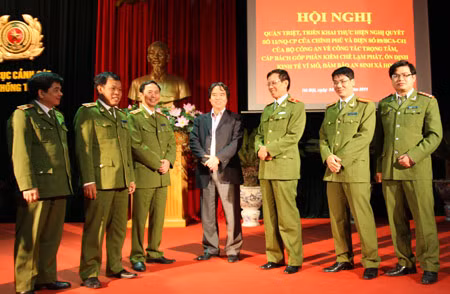 Trung tướng Phạm Quý Ngọ, Ủy viên Trung ương Đảng, Thứ trưởng Bộ Công an cùng các đại biểu dự Hội nghị. Ảnh: Việt Hưng.