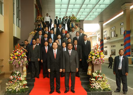 Bộ trưởng Trần Đại Quang, Phó Thủ tướng, Bộ trưởng Sar Khen và các đại biểu dự cuộc hội đàm. Ảnh: Duy Hiển.