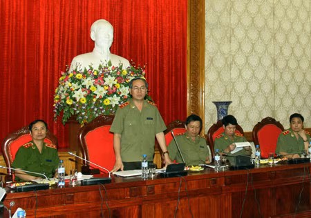 Trung tướng Trần Ðại Quang, Ủy viên Bộ Chính trị, Thứ trưởng Bộ Công an phát biểu chỉ đạo tại cuộc họp. Ảnh: Công Gôn.